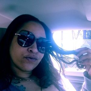 Meet your Posher, Etoya